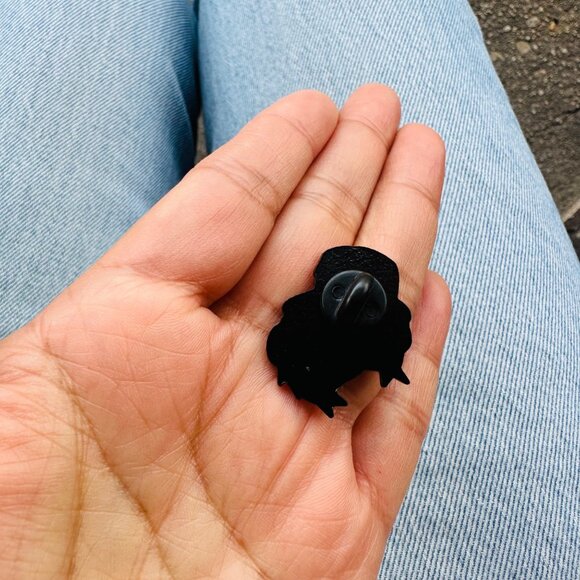 ☀️Frog With Hat Green Frogo Cool Toad Baseball Cap Metal Pin Badge Brooch Enamel - Picture 3 of 6